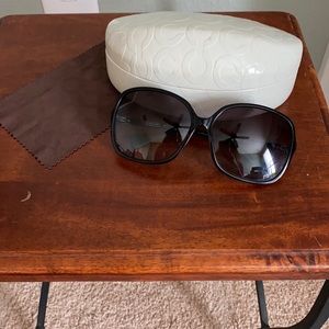 Coach Autumn sunglasses 😎 comes with box